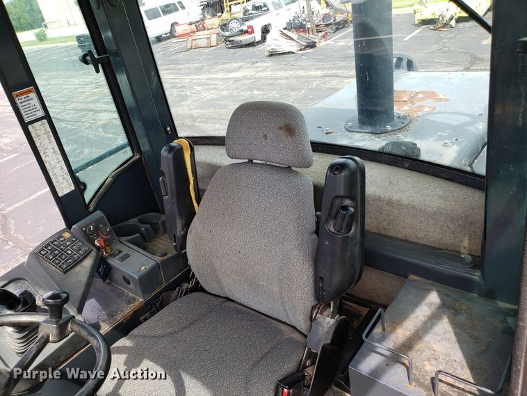 image for item FL9009 2004 John Deere 544J wheel loader