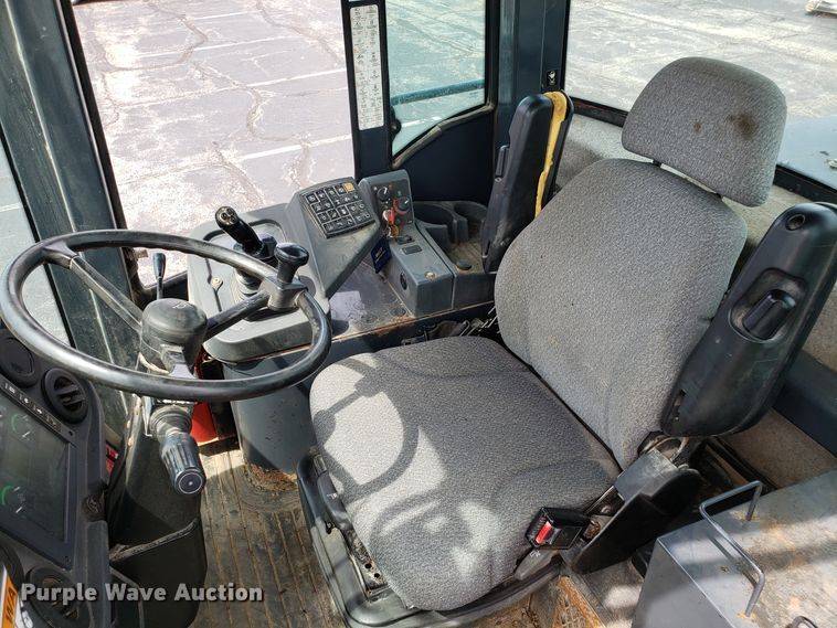 image for item FL9009 2004 John Deere 544J wheel loader