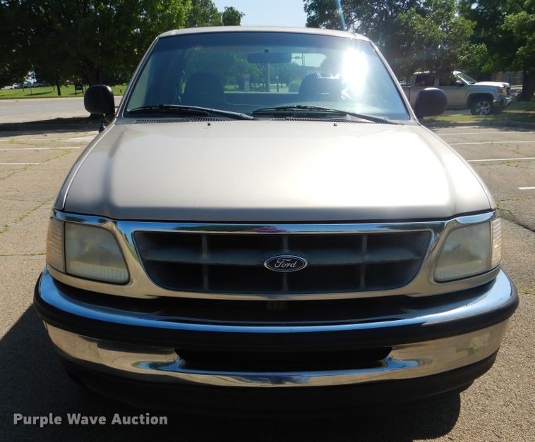 image for item FT9251 1998 Ford F150 SuperCab pickup truck
