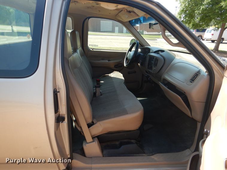 image for item FT9251 1998 Ford F150 SuperCab pickup truck