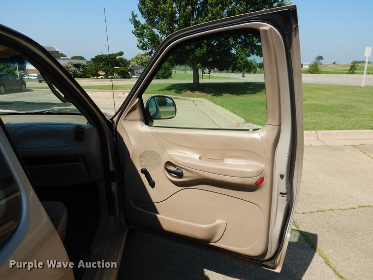 image for item FT9251 1998 Ford F150 SuperCab pickup truck