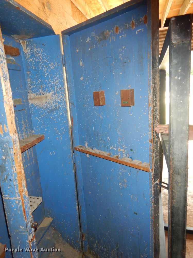 image for item G1851 Office supplies and kitchen equipment