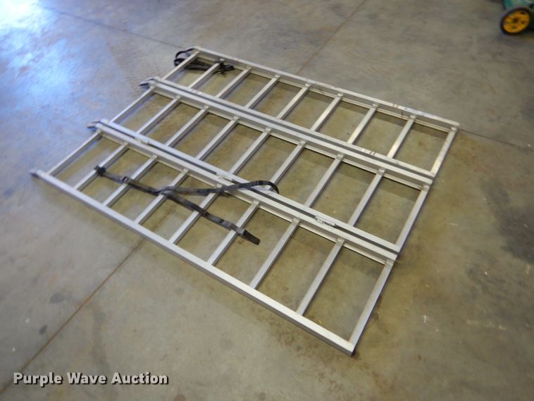 image for item GH9517 Aluminum folding ramps
