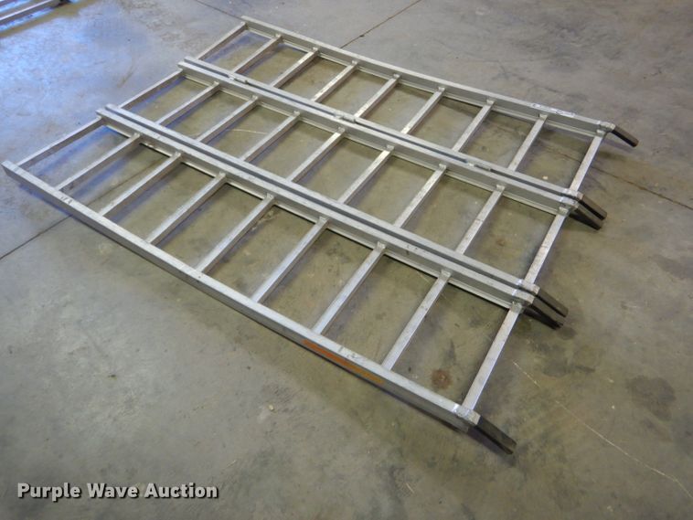 image for item GH9518 Aluminum folding ramps