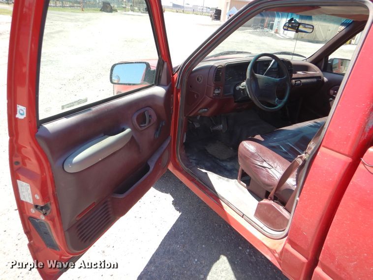 image for item GH9524 1996 Chevrolet C1500 pickup truck