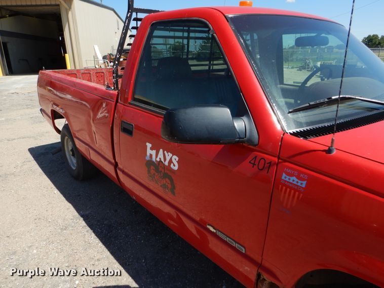 image for item GH9524 1996 Chevrolet C1500 pickup truck