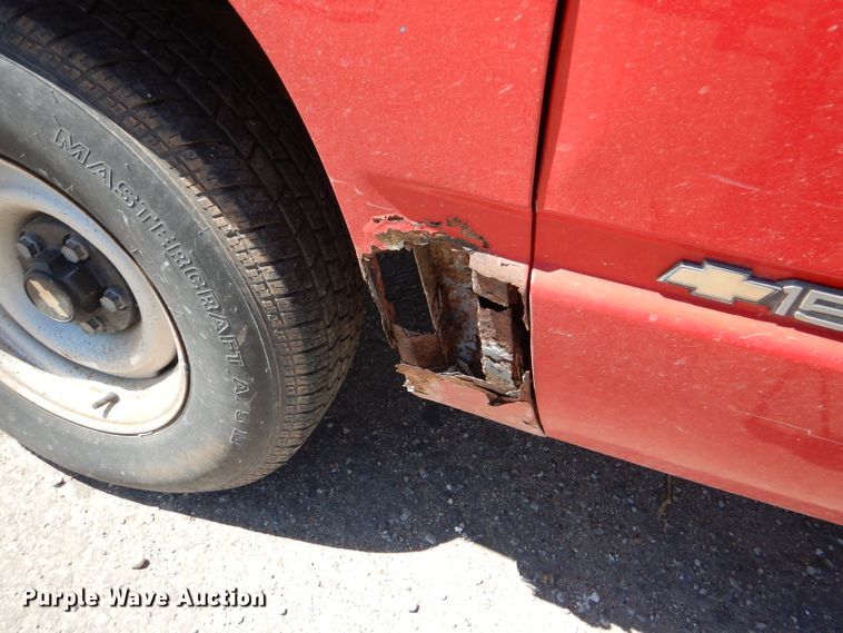 image for item GH9524 1996 Chevrolet C1500 pickup truck