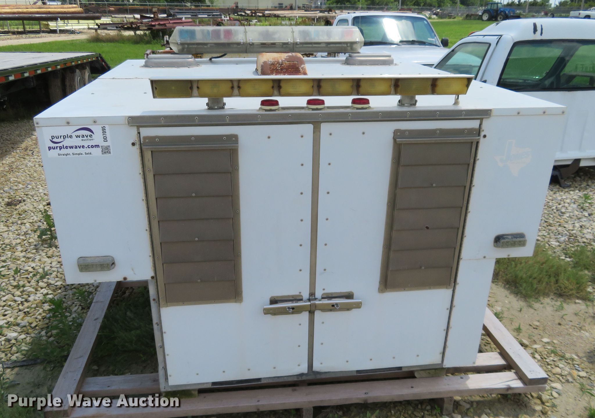 Aluminum animal control box in Augusta, KS Item DD7095 sold Purple Wave