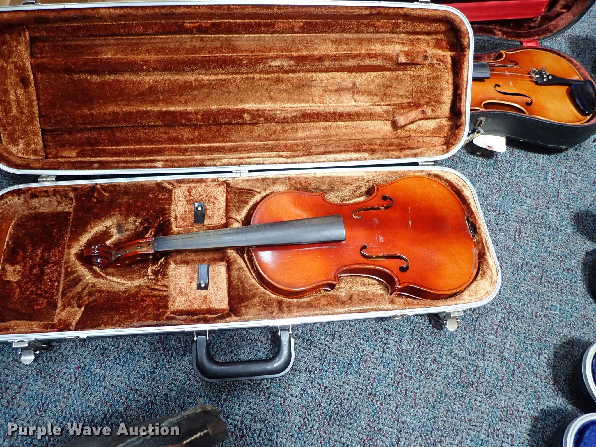 Musical instruments in Wichita, KS Item FB9215 sold Purple Wave