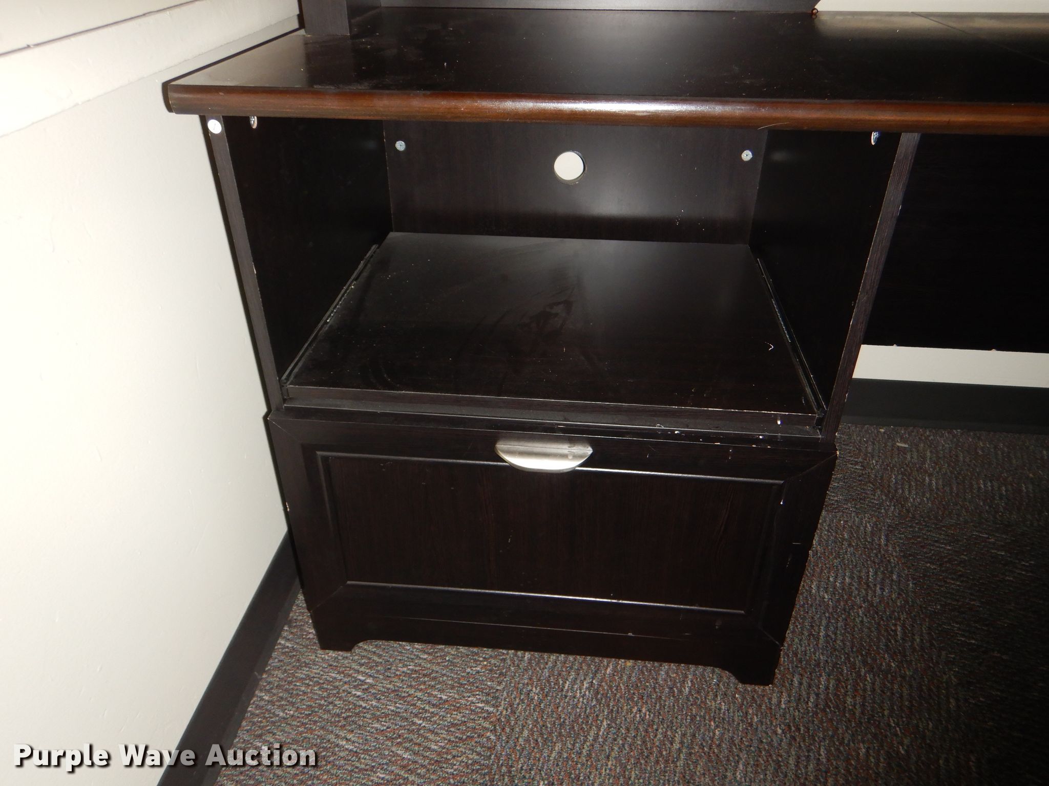 Furniture in Manhattan, KS Item FP9075 sold Purple Wave