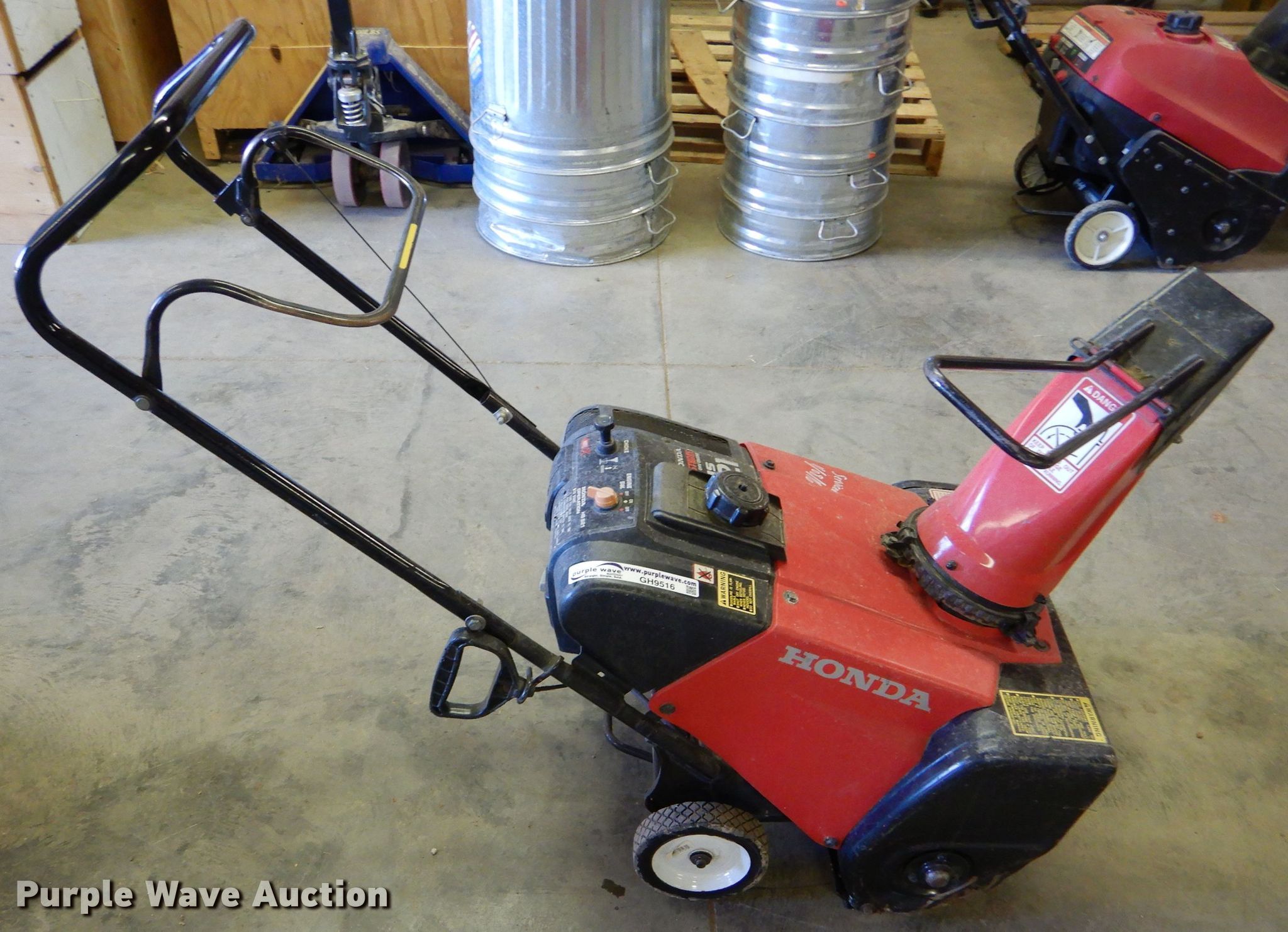 Honda 621 snow blower in Hays, KS Item GH9516 sold Purple Wave