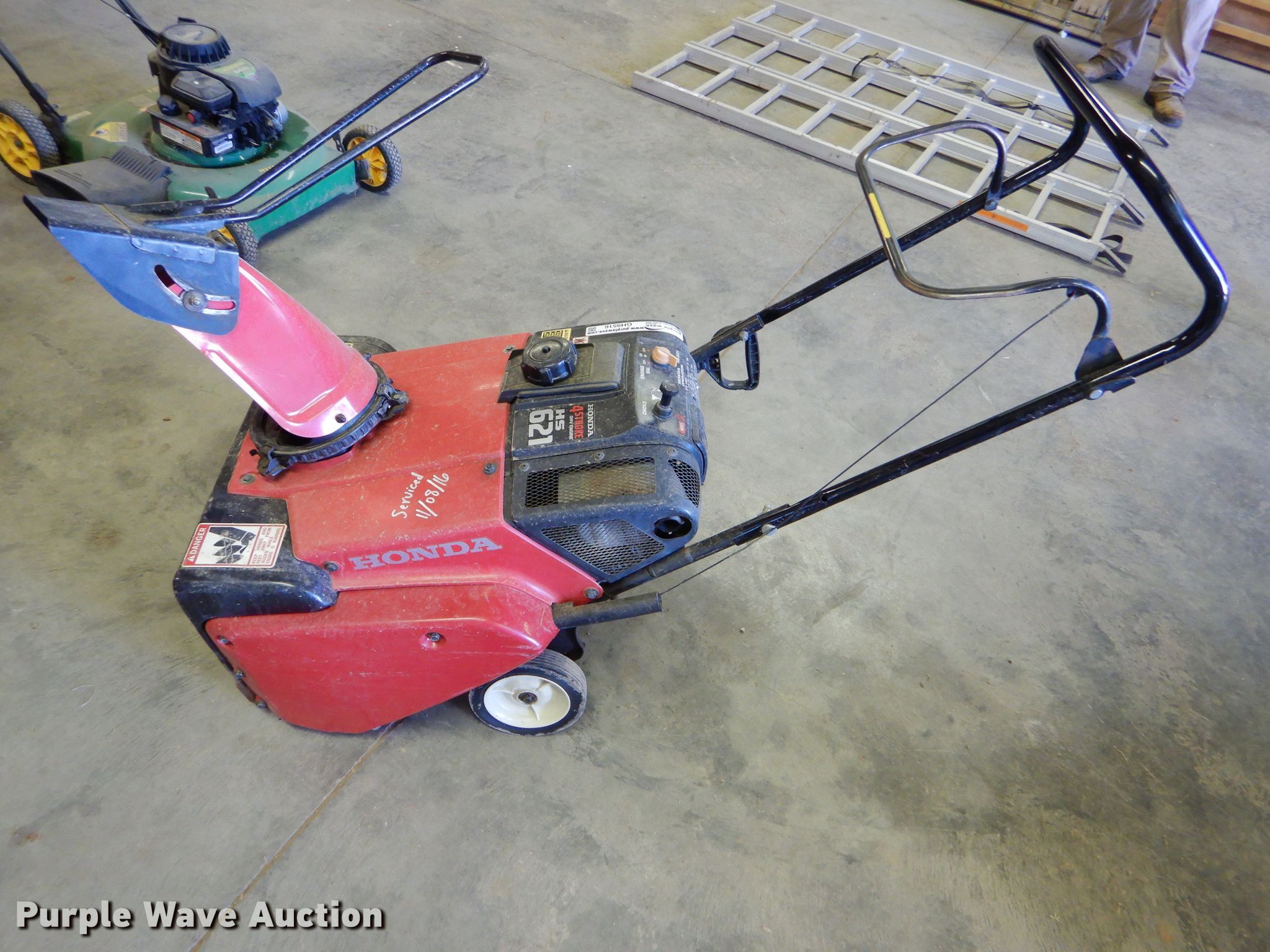 Honda 621 snow blower in Hays, KS Item GH9516 sold Purple Wave