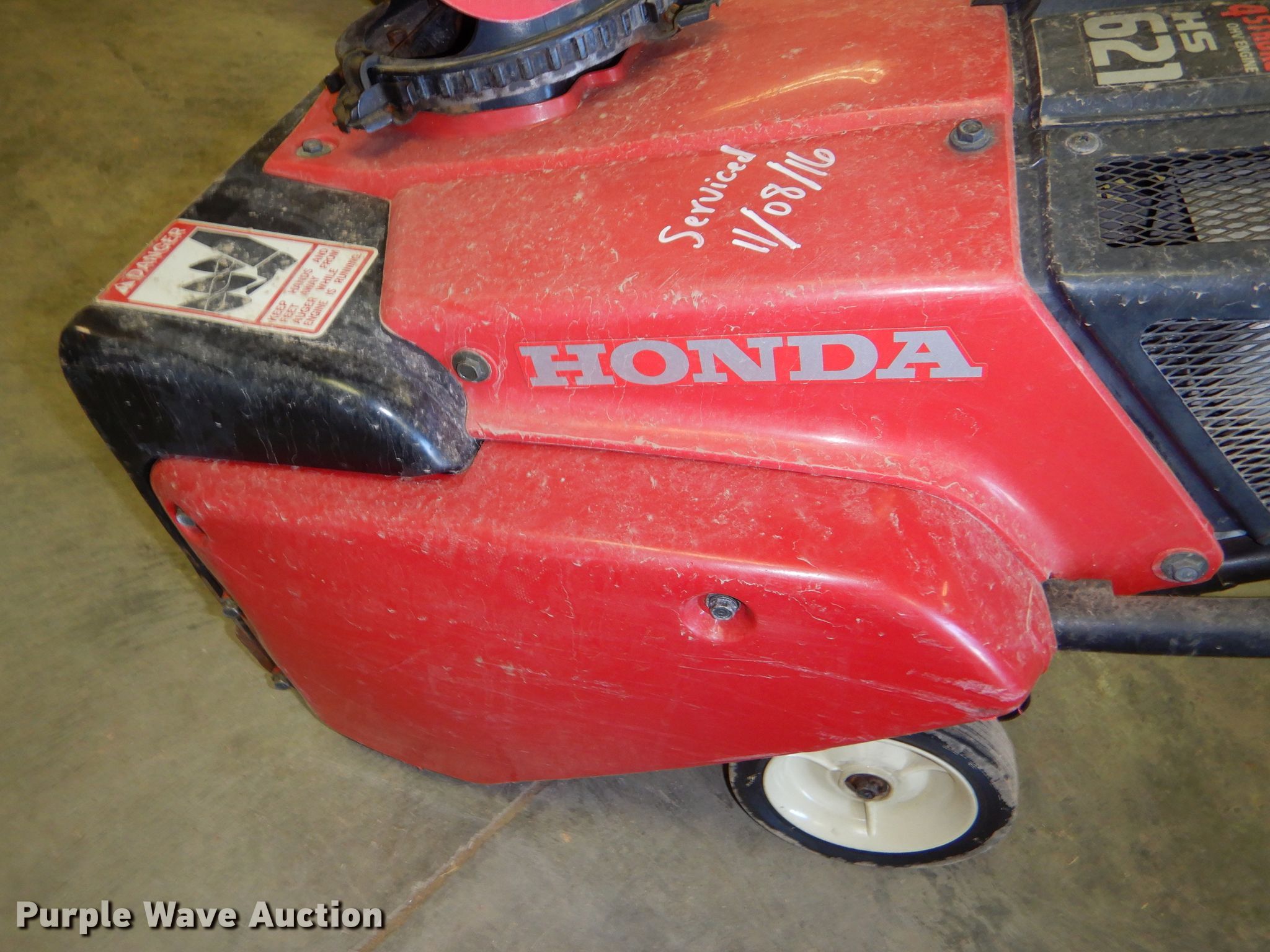 Honda 621 snow blower in Hays, KS Item GH9516 sold Purple Wave