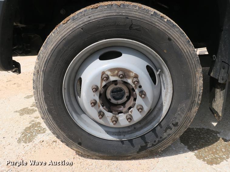 image for item DB8755 2016 Ford F550 Crew Cab truck cab and chassis