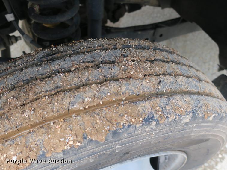 image for item DB8755 2016 Ford F550 Crew Cab truck cab and chassis