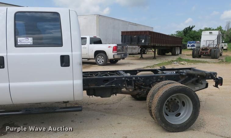 image for item DB8755 2016 Ford F550 Crew Cab truck cab and chassis