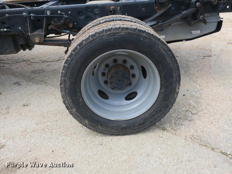 image for item DB8755 2016 Ford F550 Crew Cab truck cab and chassis