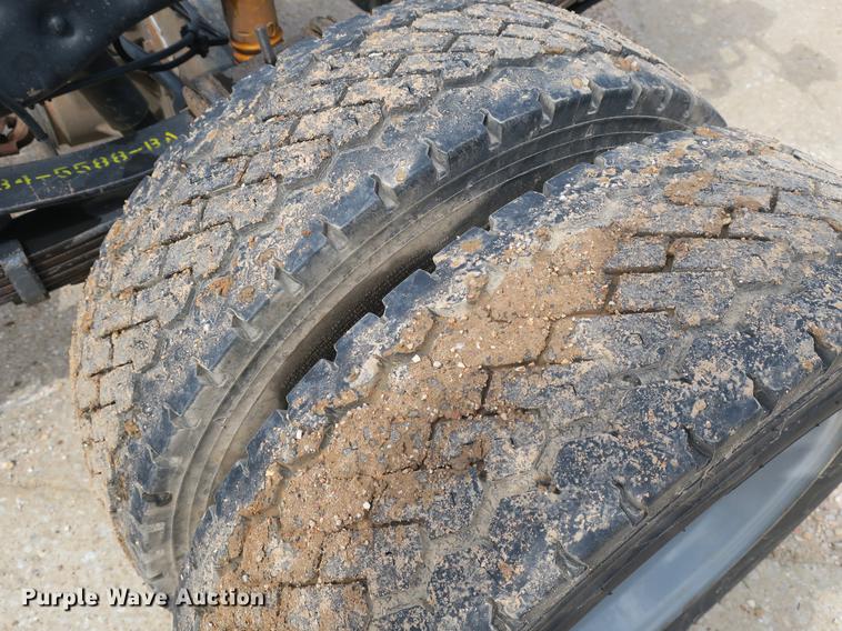 image for item DB8755 2016 Ford F550 Crew Cab truck cab and chassis