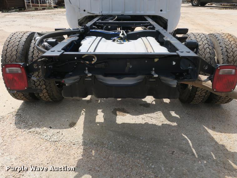 image for item DB8755 2016 Ford F550 Crew Cab truck cab and chassis