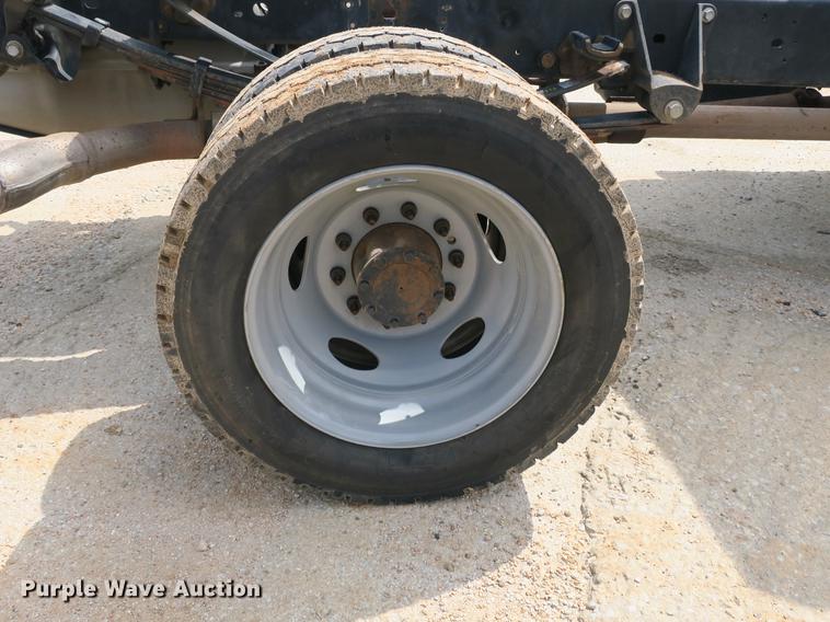 image for item DB8755 2016 Ford F550 Crew Cab truck cab and chassis