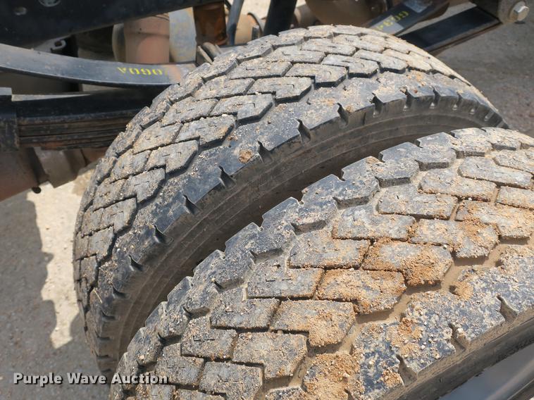 image for item DB8755 2016 Ford F550 Crew Cab truck cab and chassis