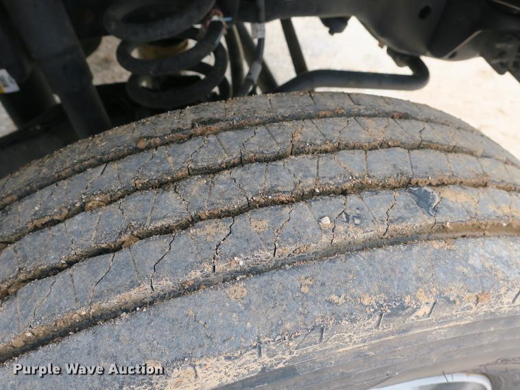 image for item DB8755 2016 Ford F550 Crew Cab truck cab and chassis