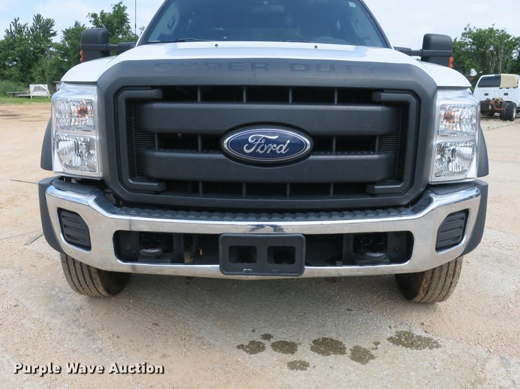 image for item DB8755 2016 Ford F550 Crew Cab truck cab and chassis