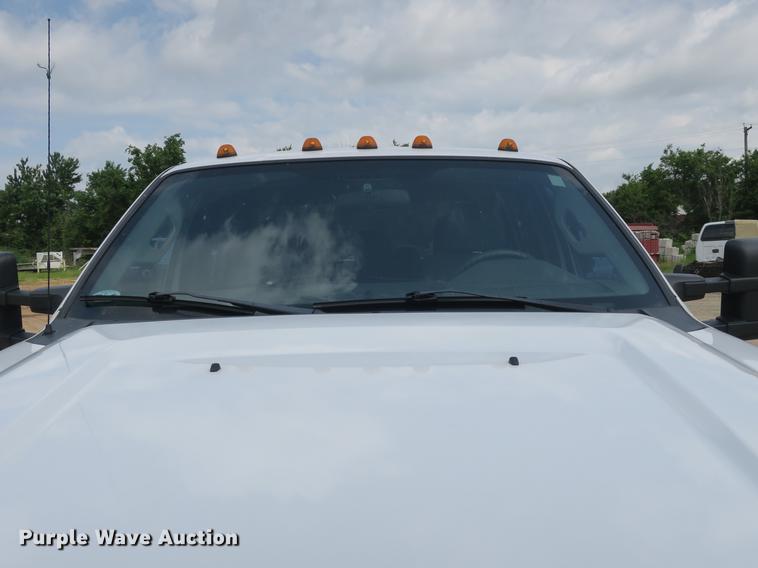 image for item DB8755 2016 Ford F550 Crew Cab truck cab and chassis