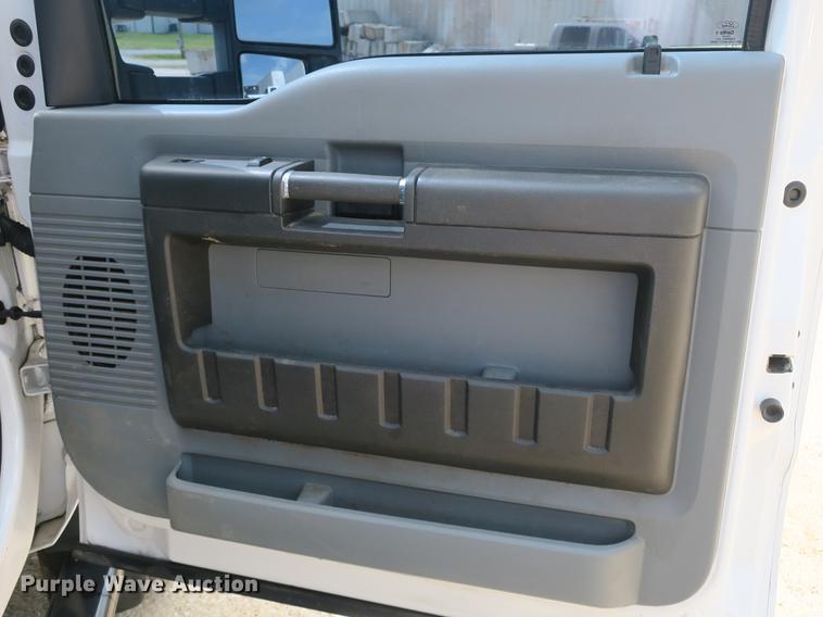 image for item DB8755 2016 Ford F550 Crew Cab truck cab and chassis