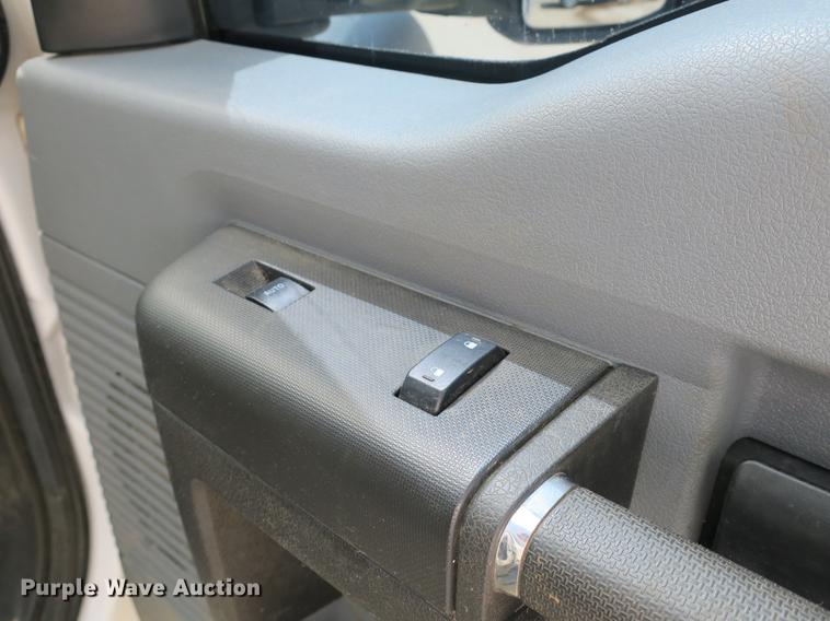 image for item DB8755 2016 Ford F550 Crew Cab truck cab and chassis