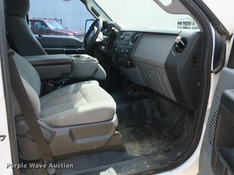 image for item DB8755 2016 Ford F550 Crew Cab truck cab and chassis