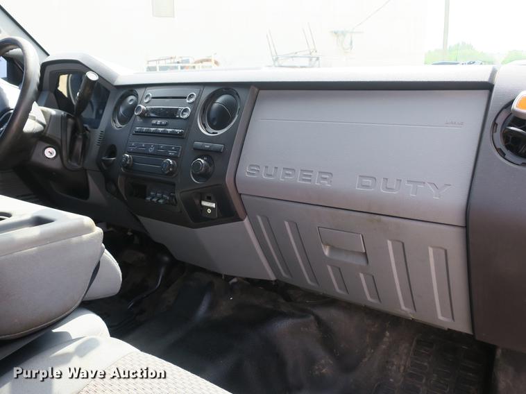 image for item DB8755 2016 Ford F550 Crew Cab truck cab and chassis