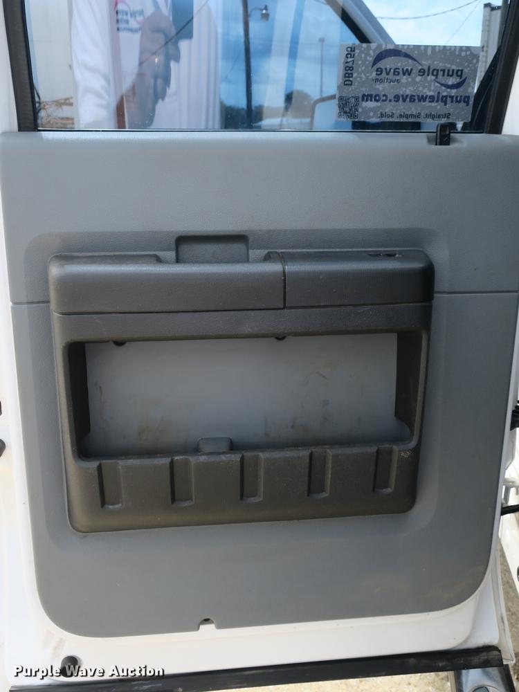 image for item DB8755 2016 Ford F550 Crew Cab truck cab and chassis