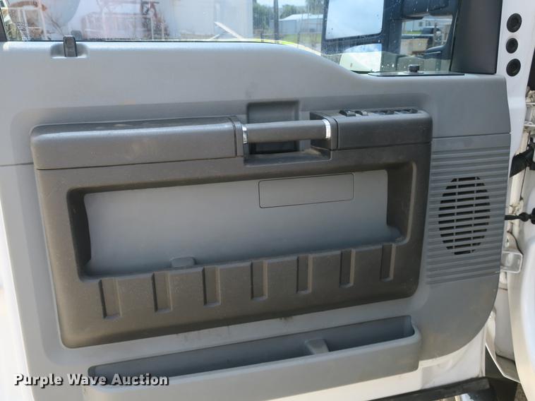 image for item DB8755 2016 Ford F550 Crew Cab truck cab and chassis