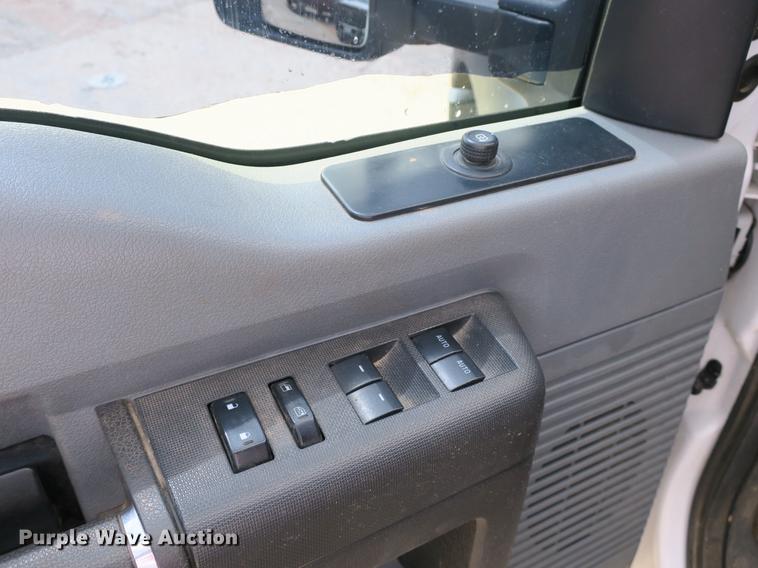 image for item DB8755 2016 Ford F550 Crew Cab truck cab and chassis