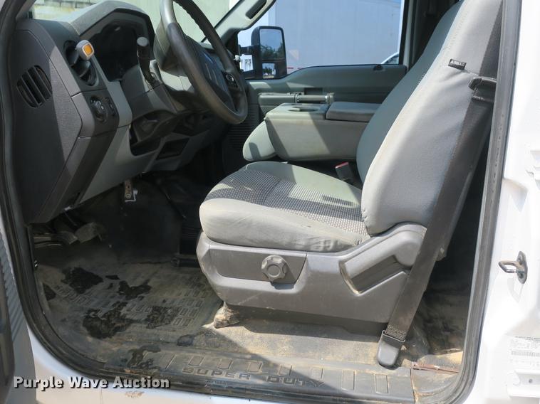 image for item DB8755 2016 Ford F550 Crew Cab truck cab and chassis