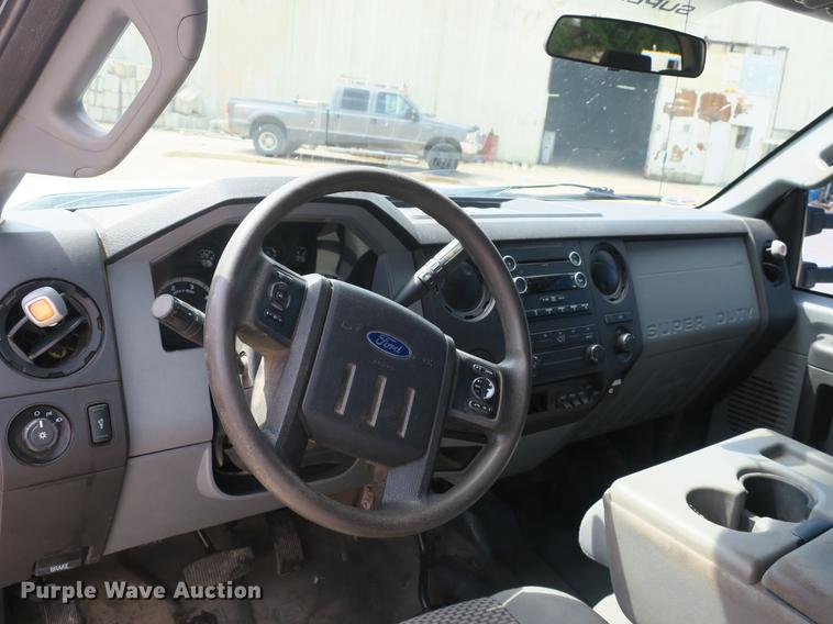 image for item DB8755 2016 Ford F550 Crew Cab truck cab and chassis