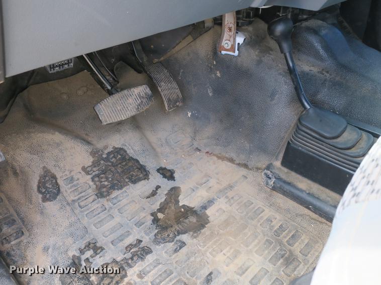 image for item DB8755 2016 Ford F550 Crew Cab truck cab and chassis