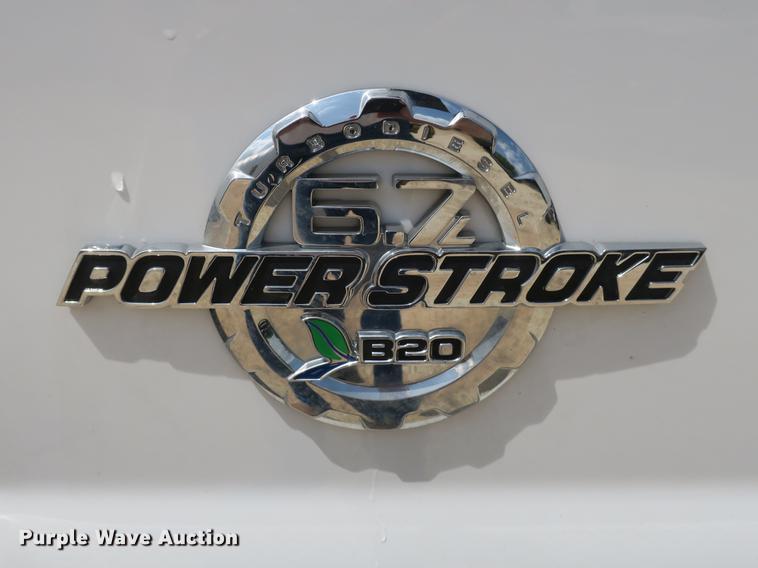 image for item DB8755 2016 Ford F550 Crew Cab truck cab and chassis