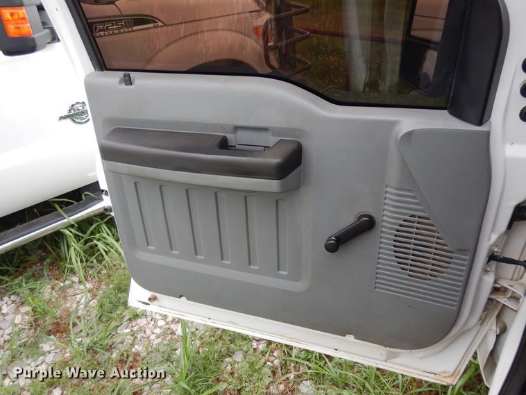 image for item DB9504 2012 Ford F250 Super Duty Crew Cab pickup truck