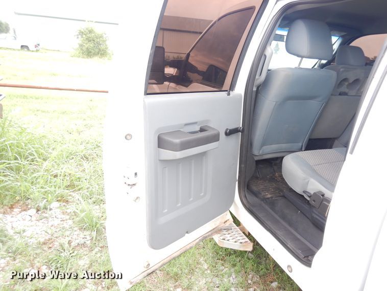 image for item DB9504 2012 Ford F250 Super Duty Crew Cab pickup truck