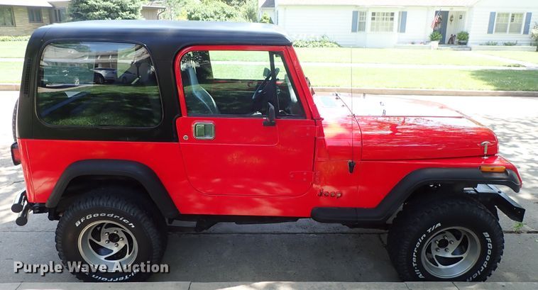 image for item DE5414 1990 Jeep Wrangler SUV