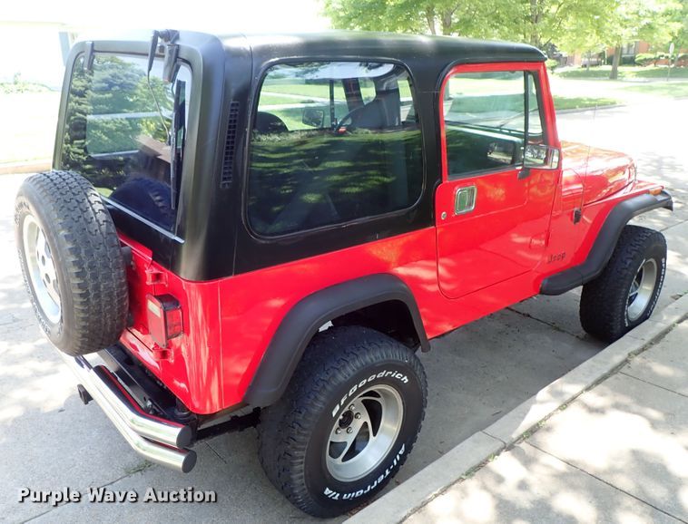image for item DE5414 1990 Jeep Wrangler SUV