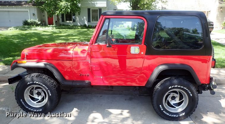 image for item DE5414 1990 Jeep Wrangler SUV