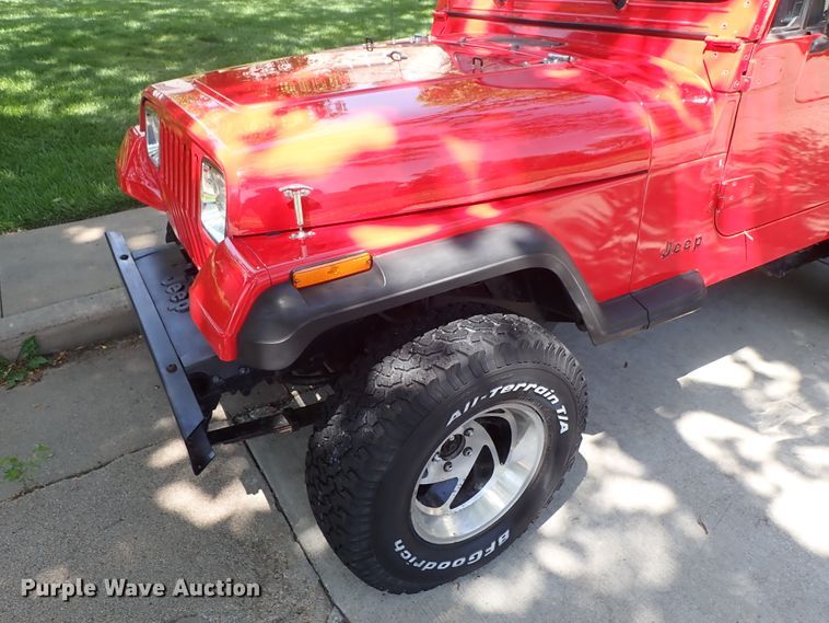 image for item DE5414 1990 Jeep Wrangler SUV