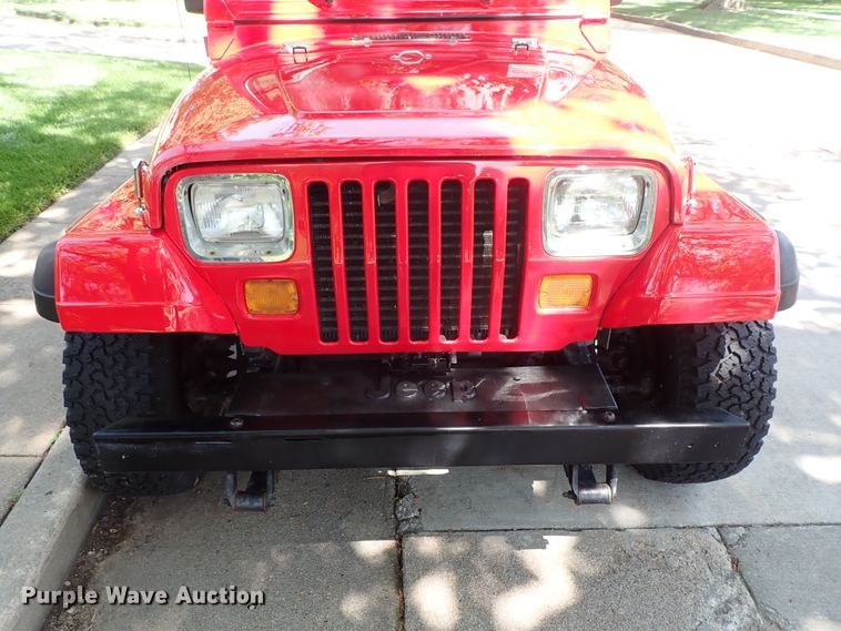 image for item DE5414 1990 Jeep Wrangler SUV