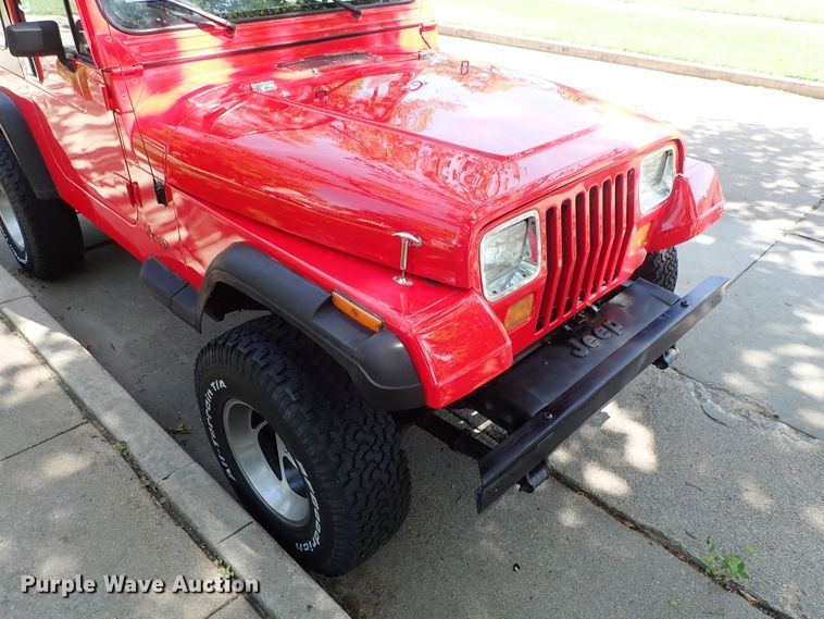 image for item DE5414 1990 Jeep Wrangler SUV