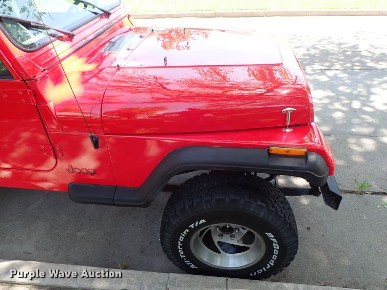 image for item DE5414 1990 Jeep Wrangler SUV