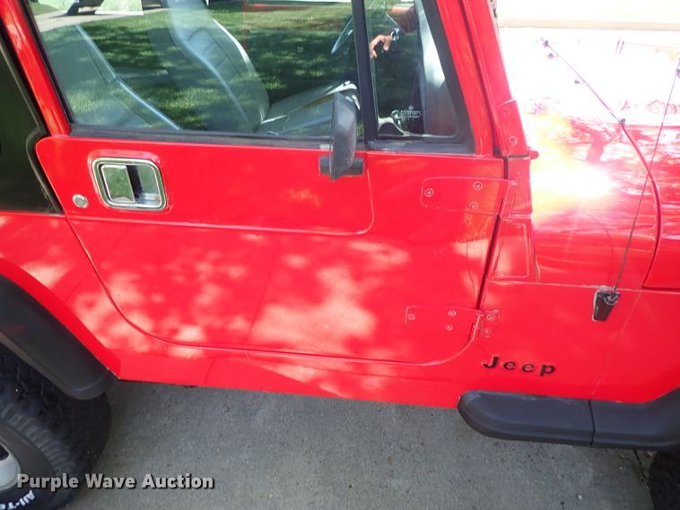 image for item DE5414 1990 Jeep Wrangler SUV