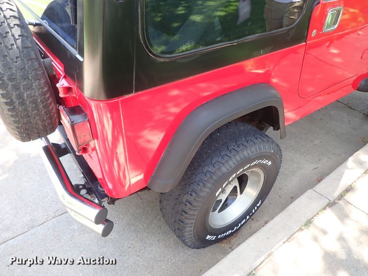 image for item DE5414 1990 Jeep Wrangler SUV